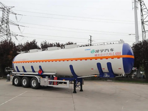 中集凌宇新款鋁合金易燃液體運(yùn)輸車來了！